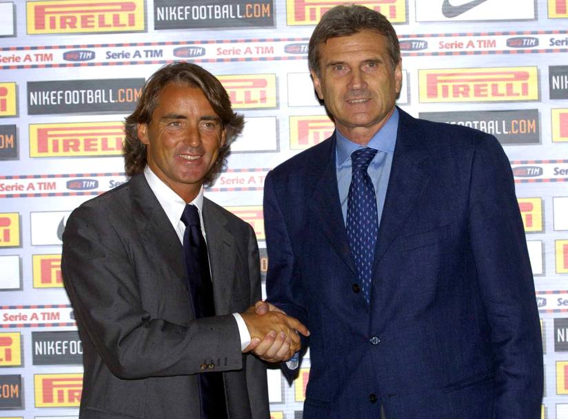 Appiano Gentile, agosto 2004: Giacinto Facchetti, presidente dell’Inter, presenta alla stampa e ai tifosi il nuovo tecnico nerazzurro (Omega)